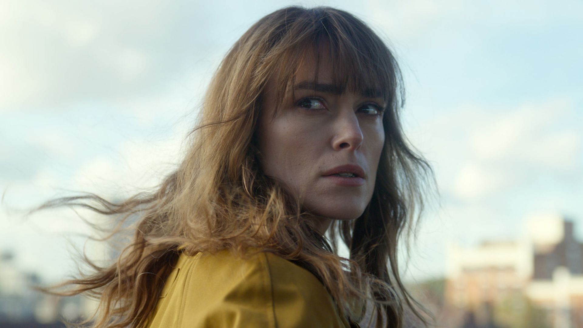 Knightley is a spy on the show (Image via Netflix)